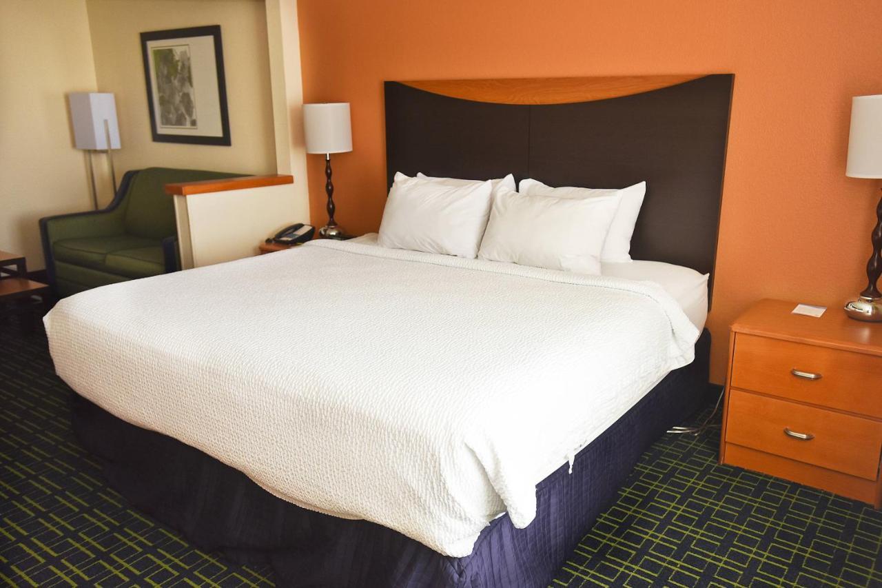 Hotel Americinn By Wyndham Topeka