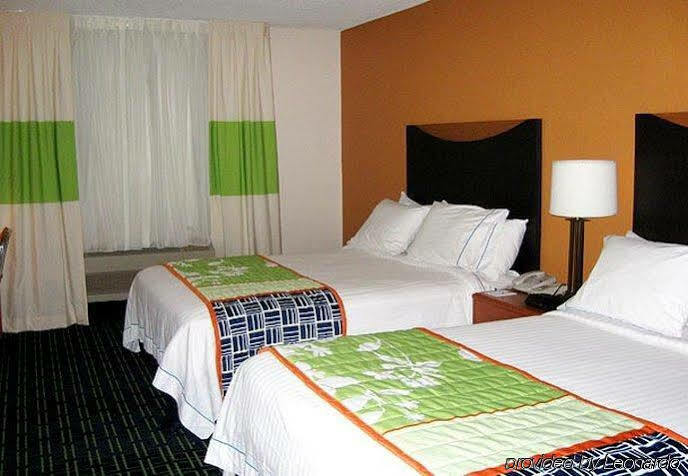 Hotel Americinn By Wyndham Topeka